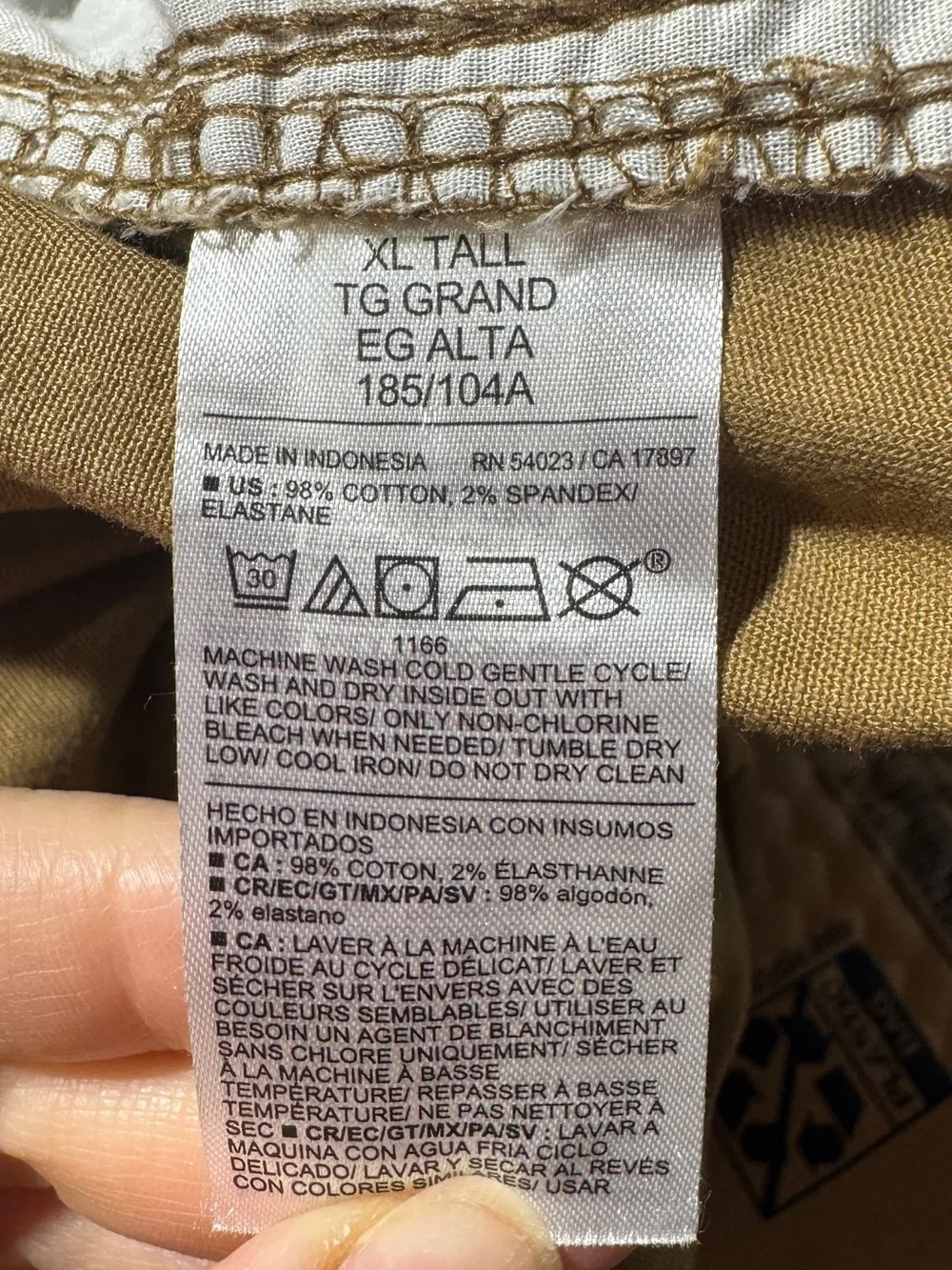 Lululemon Flurry Fighter Pullover in white size 10